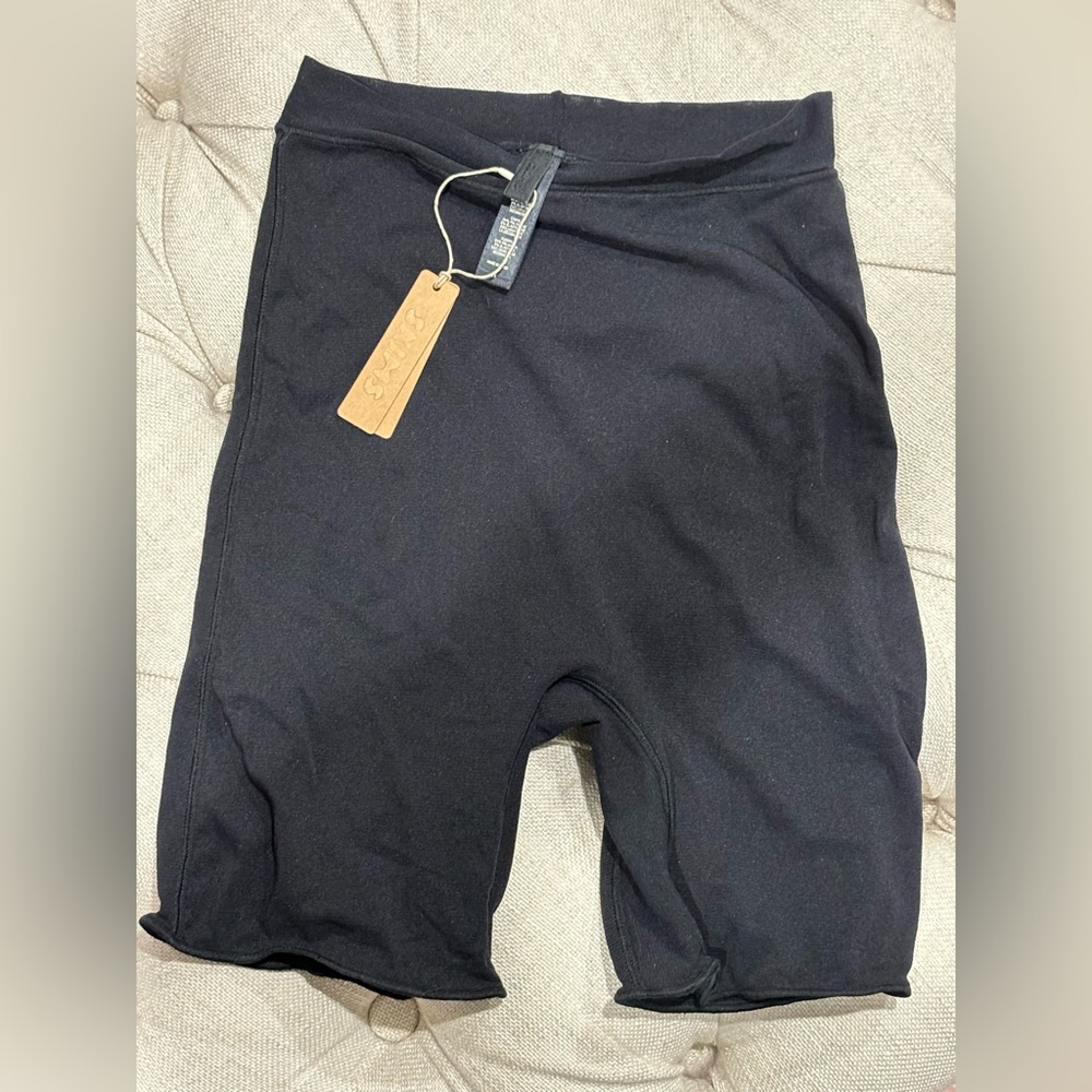 ✨NWT✨Skims Women's Summer Mesh Shorts  Color onyx- medium
